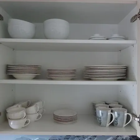 Gemuetliche Dachgeschosswohnung Mit Balkon & Garten شقة