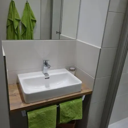 Apartamento Gemuetliche Dachgeschosswohnung Mit Balkon & Garten *