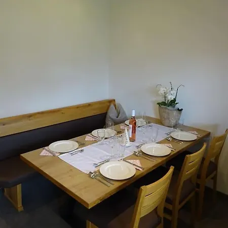 Gemuetliche Dachgeschosswohnung Mit Balkon & Garten Fusch an der Glocknerstraße