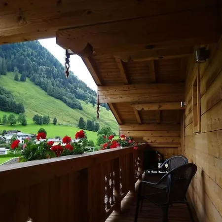 Apartamento Gemuetliche Dachgeschosswohnung Mit Balkon & Garten *