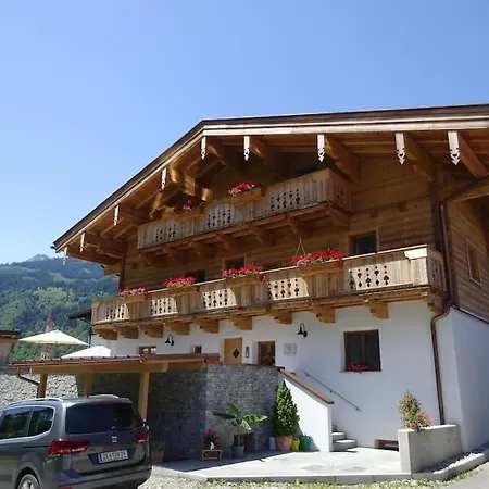 Gemuetliche Dachgeschosswohnung Mit Balkon & Garten * Fusch an der Glocknerstraße