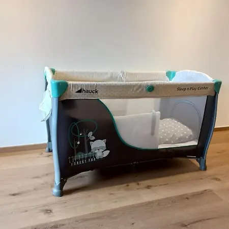 Gemuetliche Dachgeschosswohnung Mit Balkon & Garten شقة *