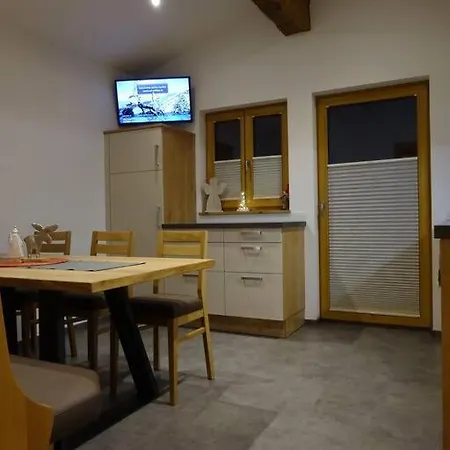 Apartamento Gemuetliche Dachgeschosswohnung Mit Balkon & Garten *