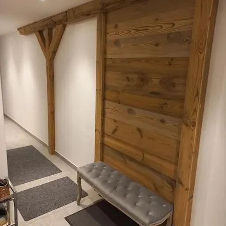 Gemuetliche Dachgeschosswohnung Mit Balkon & Garten شقة فوش ان دير غلوكنه