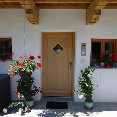 Apartamento Gemuetliche Dachgeschosswohnung Mit Balkon & Garten *
