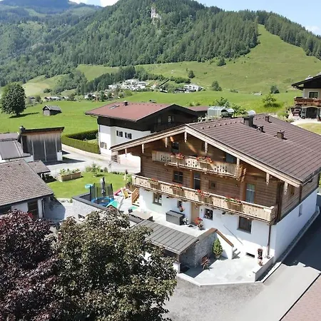 Gemuetliche Dachgeschosswohnung Mit Balkon & Garten Fusch an der Glocknerstraße