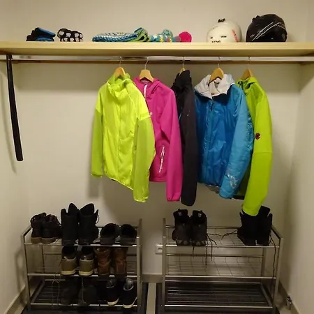 شقة Gemuetliche Dachgeschosswohnung Mit Balkon & Garten *