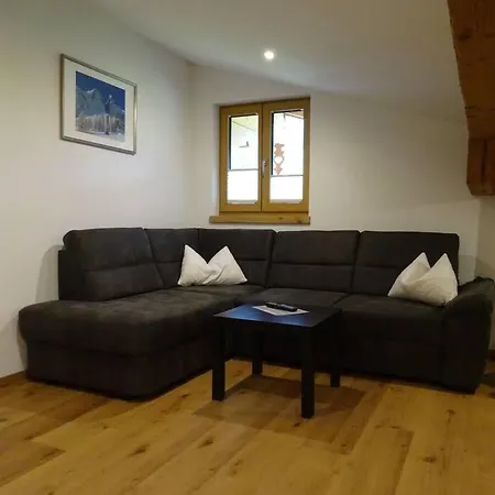 شقة Gemuetliche Dachgeschosswohnung Mit Balkon & Garten