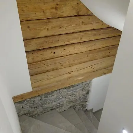 شقة Gemuetliche Dachgeschosswohnung Mit Balkon & Garten *