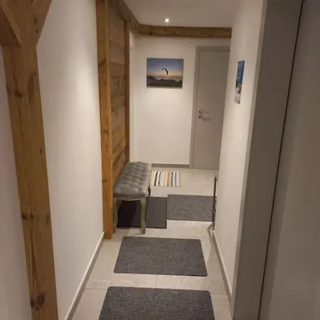 شقة Gemuetliche Dachgeschosswohnung Mit Balkon & Garten فوش ان دير غلوكنه