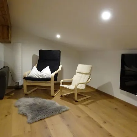 Apartamento Gemuetliche Dachgeschosswohnung Mit Balkon & Garten *