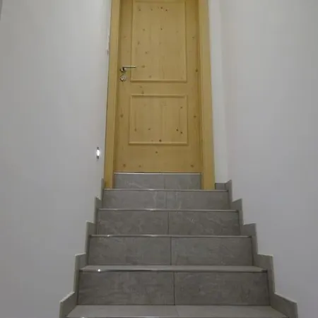 Gemuetliche Dachgeschosswohnung Mit Balkon & Garten Apartamento *
