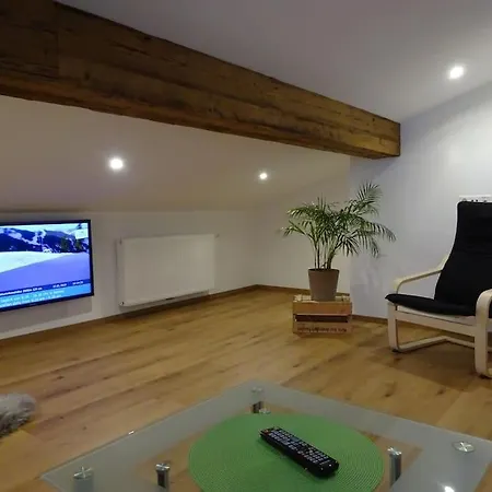 شقة Gemuetliche Dachgeschosswohnung Mit Balkon & Garten فوش ان دير غلوكنه