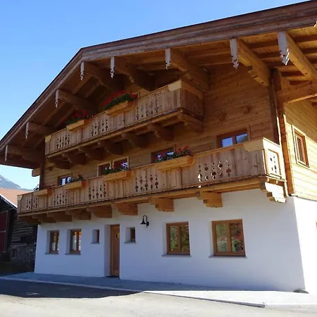 Apartamento Gemuetliche Dachgeschosswohnung Mit Balkon & Garten