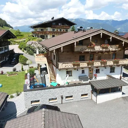 Gemuetliche Dachgeschosswohnung Mit Balkon & Garten Apartamento Fusch an der Glocknerstraße